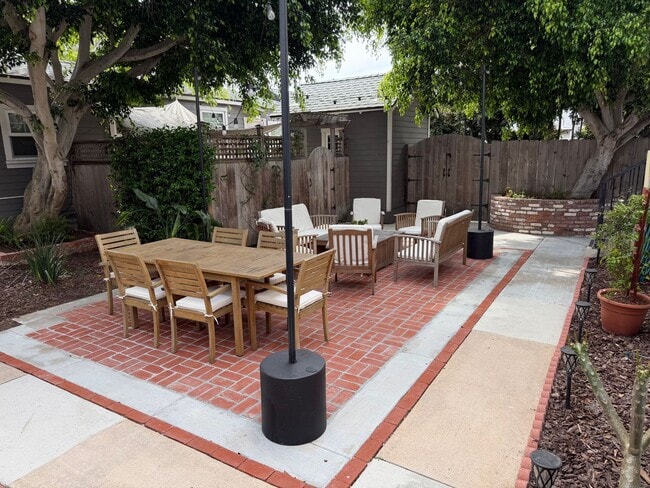 Building Photo - 4742.5 Lotus St