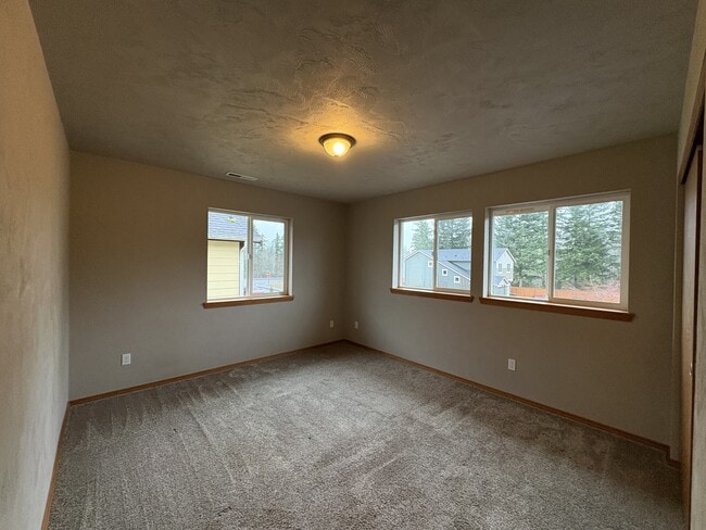 Building Photo - 348 Watercress St