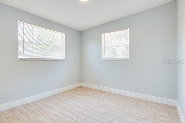 Building Photo - 9215 Starkey Rd