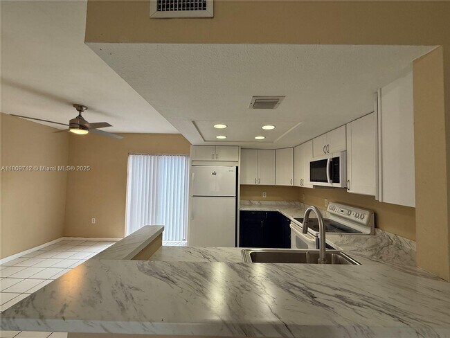 Building Photo - 3208 San Remo Cir