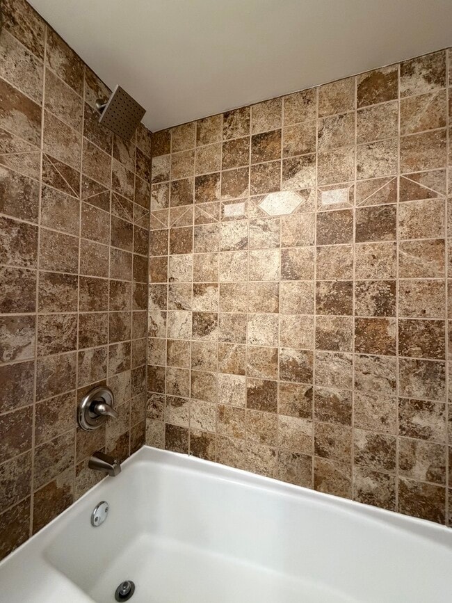 Building Photo - 5 Echo Ct