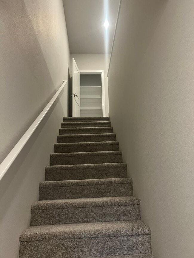 Building Photo - Stunning Tigard Home with Private In-Law Suite & Flexible Living Options