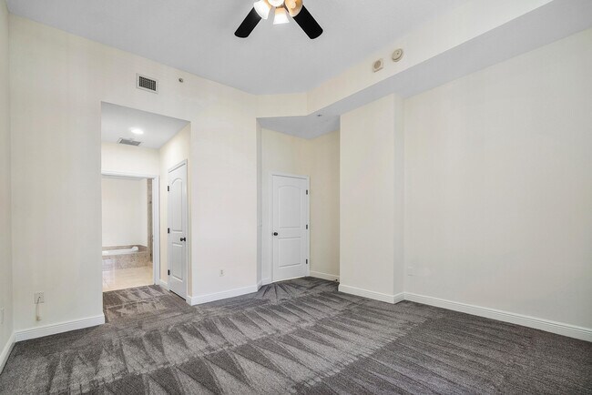 Building Photo - 701 S Olive Ave