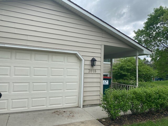 Building Photo - 3918 Huntington Ln NW