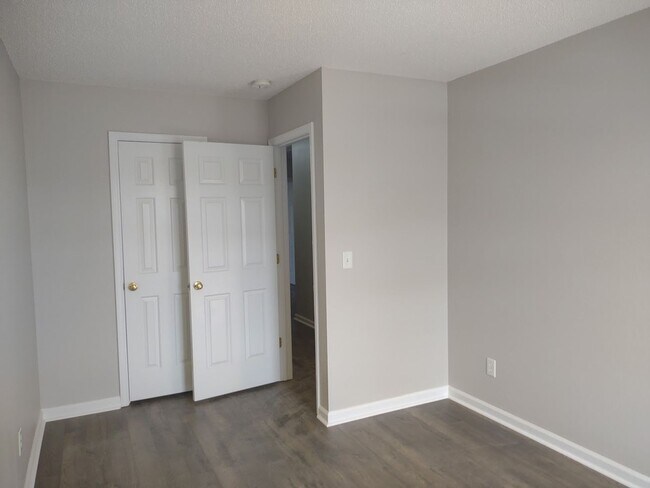 Building Photo - Wonderful Four Bedroom Home in Northeast C...
