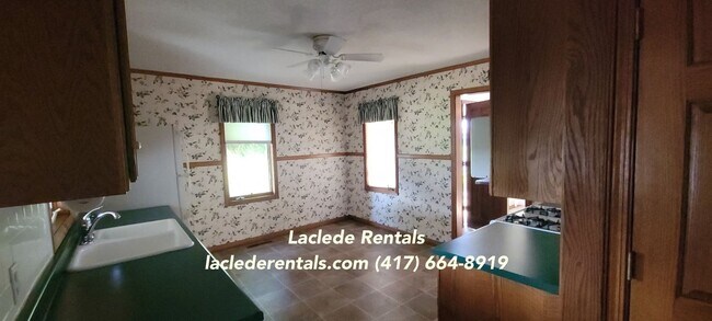 Building Photo - 3 BEDROOM 2 BATHROOM HOUSE FOR RENT