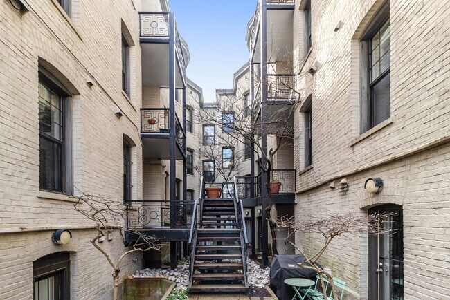Building Photo - Amazing Adams Morgan Two-Level Condo| Parking included!