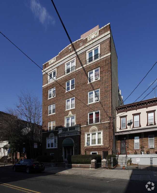 136 Manhattan Ave 136 Manhattan Ave Jersey City NJ 07307 Apartment
