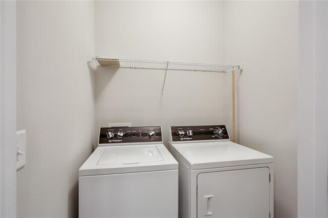 Building Photo - 2641 Portbury Place Northeast