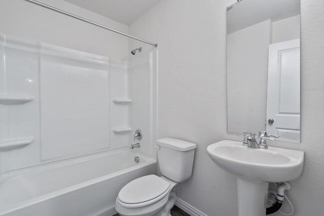 Building Photo - 1151 Magnolia St