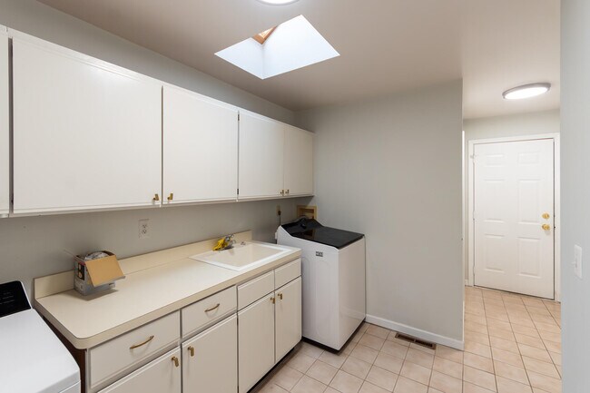 Building Photo - 46105 W Seven Mile Rd