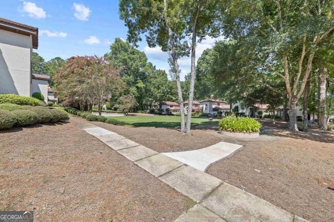 Building Photo - 1410 Club Dr