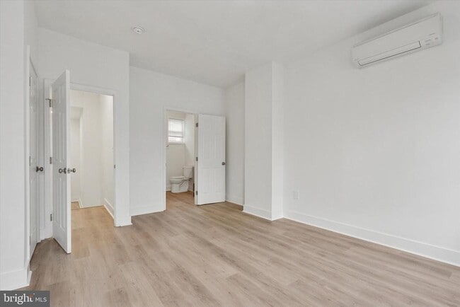 Building Photo - 2250 N Woodstock St