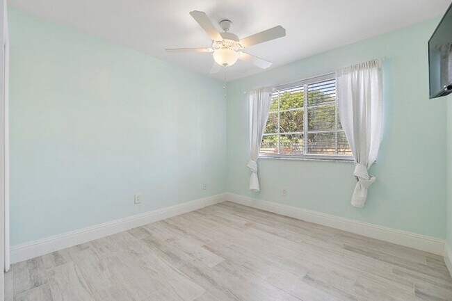 Building Photo - 123 Yacht Club Way