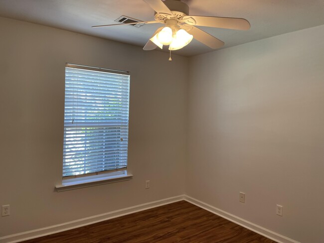 Building Photo - 154 Fox Haven Dr