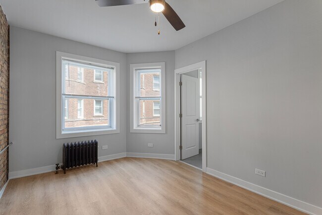 Building Photo - 7381 N Damen Ave