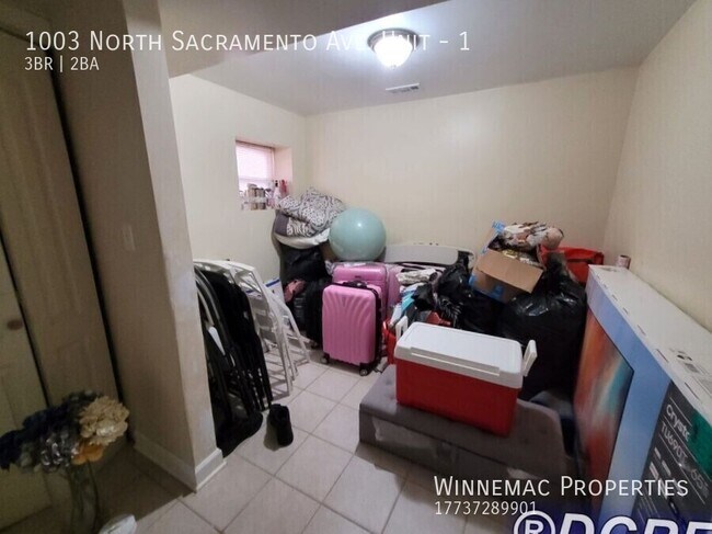 Building Photo - 1003 N Sacramento Ave