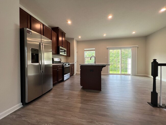 Building Photo - 225 Stonehurst Dr