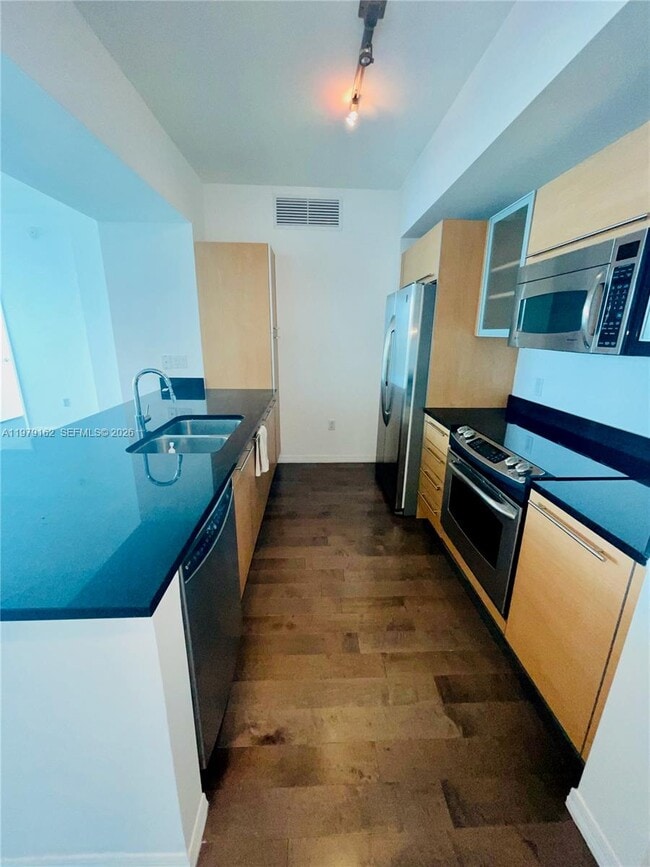 Building Photo - 951 Brickell Ave