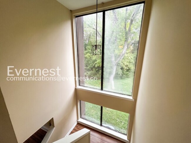 Building Photo - 9 Sycamore Ct