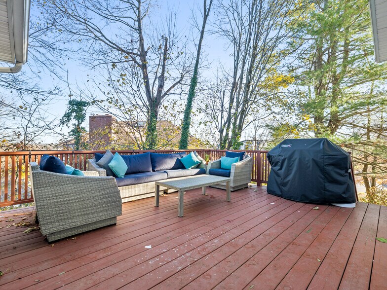 Building Photo - 25 Falmouth Rd