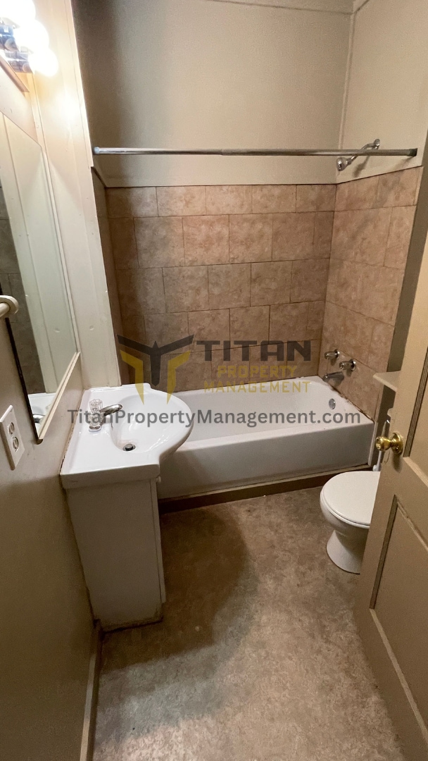 Building Photo - 2Bed/1Bath House