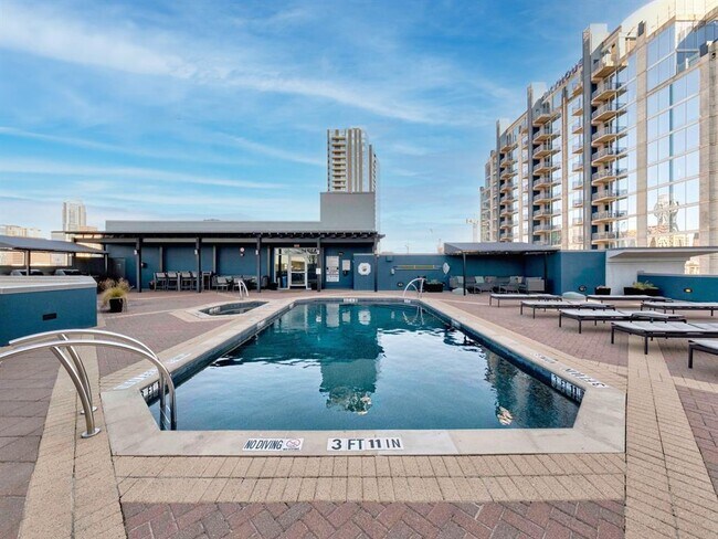 Building Photo - 54 Rainey St