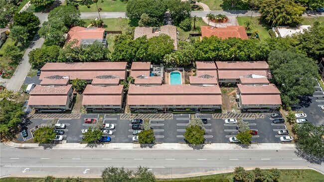 Building Photo - 2530 Coral Springs Dr
