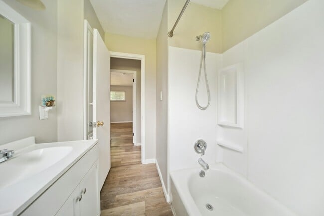Building Photo - 9251 Newkirk Dr