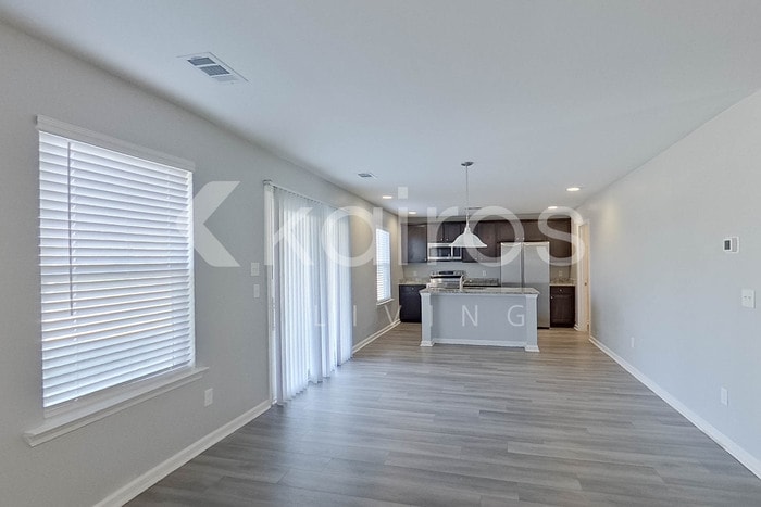 Building Photo - 102 Colonial Wy