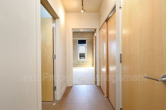 Building Photo - 309 E 5th St