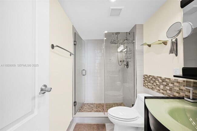 Building Photo - 100 Bayview Dr