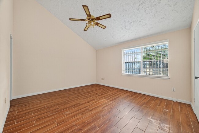Building Photo - 10913 Bexley Dr