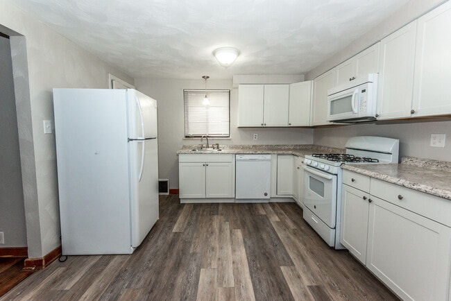 Building Photo - 2533 Sylvania Dr