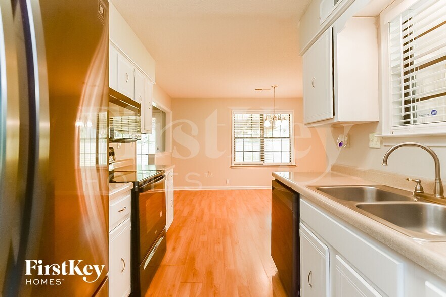 Building Photo - 7357 Doncaster Ln