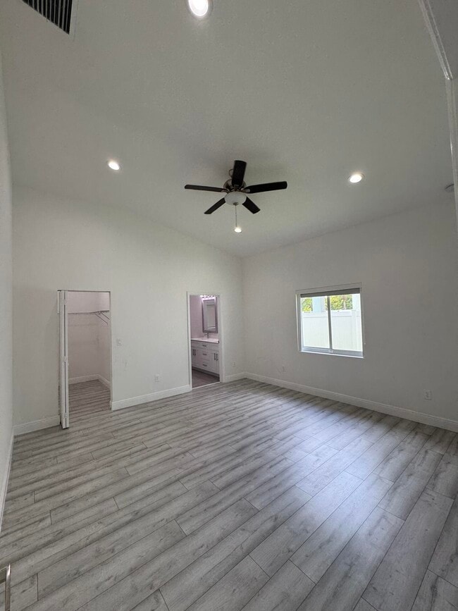 Building Photo - 4522 NW 36th Ct