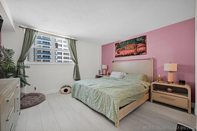 Building Photo - 3001 S Ocean Dr