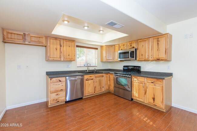 Building Photo - 1813 E Ellis Dr