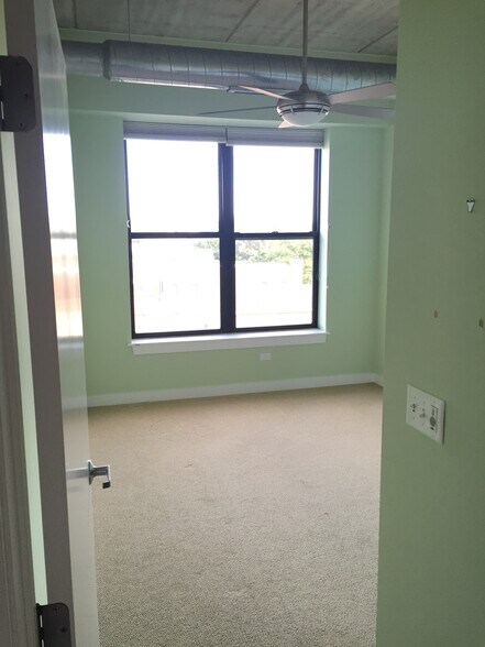 2nd bedroom - 3245 N Ashland Ave
