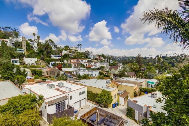 Building Photo - 2066 Glencoe Way