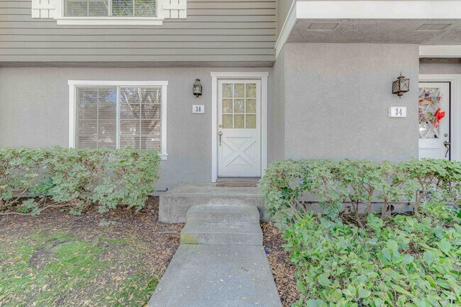 Building Photo - 36 Greenbough