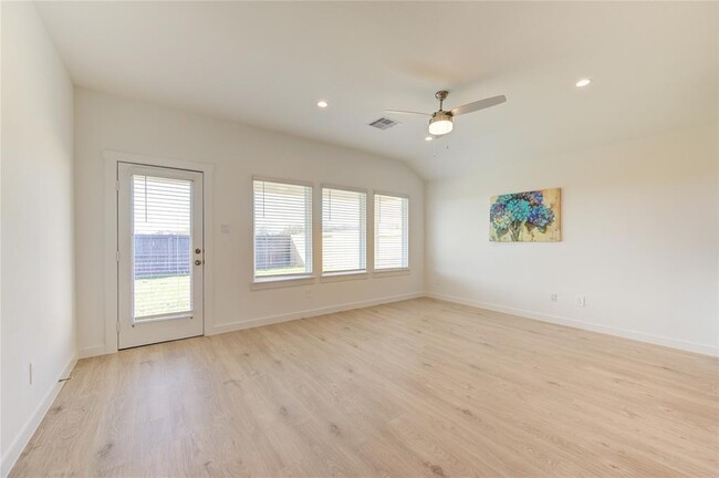 Building Photo - 1327 Via Sacra Dr