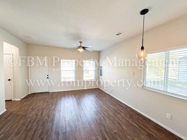 Building Photo - 818 Rose St