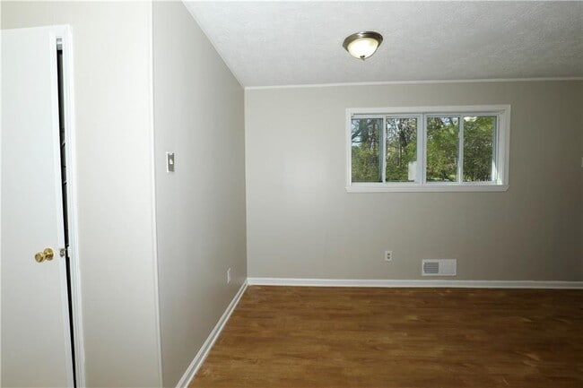 Building Photo - 107 Inverness Dr