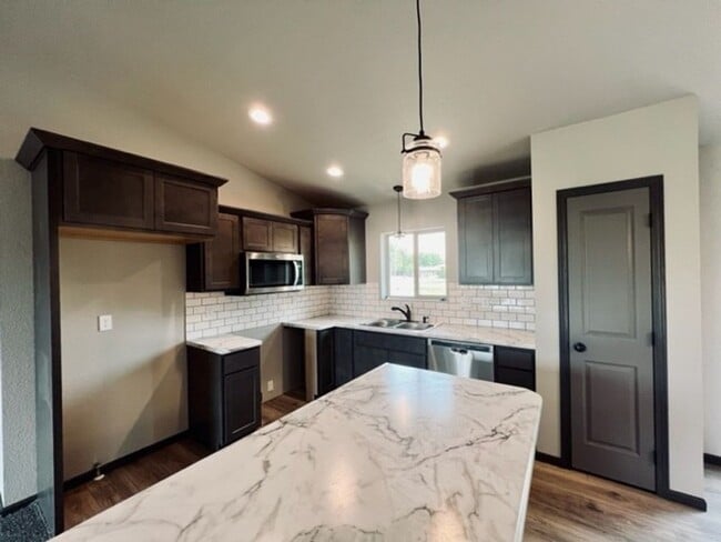 Building Photo - ~ APPLICATIONS PENDING ~ NEWER 4 Bedroom, ...