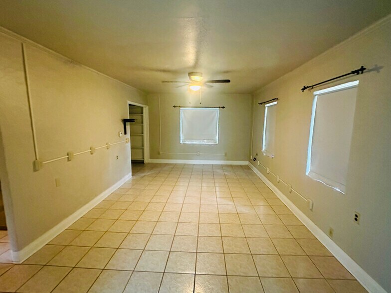 Building Photo - 305 Wigley St