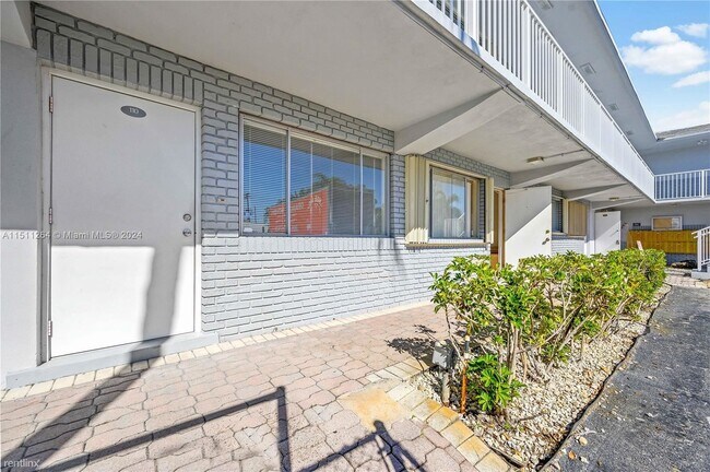 Building Photo - 3 br, 2 bath House - 2175 NE 56th St Apt 110