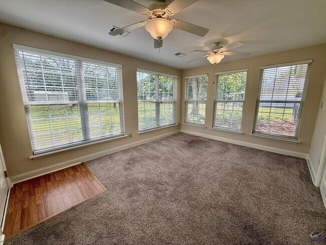 Building Photo - 104 Water Dr