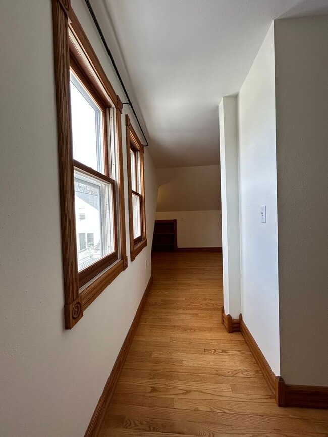 Building Photo - Beautiful 2 Bedroom 2 Bathroom House