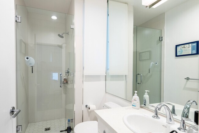 Building Photo - 15425 Antioch St